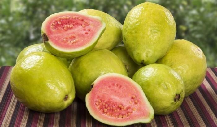 Conheça todos os benefícios da goiaba, incluindo a prevenção do câncer